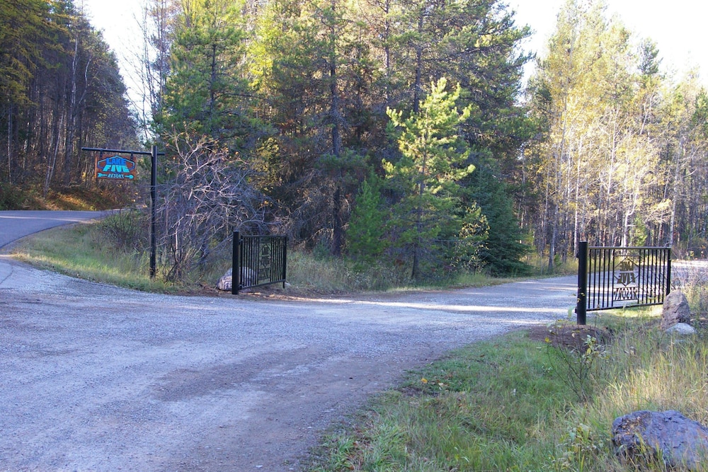 Lake Five Resort - last minute hotel in Unknown City
