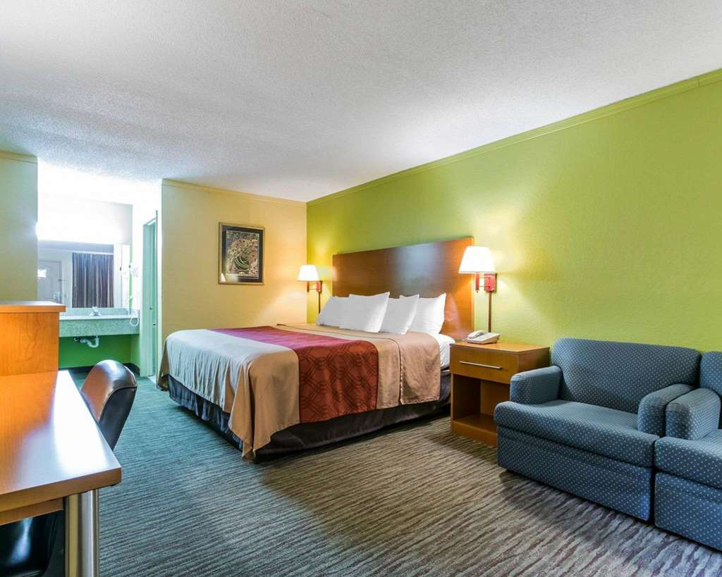 Econo Lodge Franklin South - photo 30