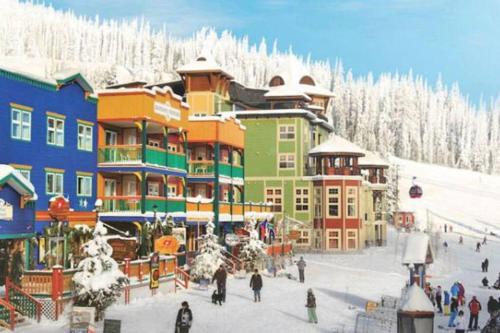 Lakeviews big yard deck minutes to Silver Star Golf Wineries. in Vernon, Canada