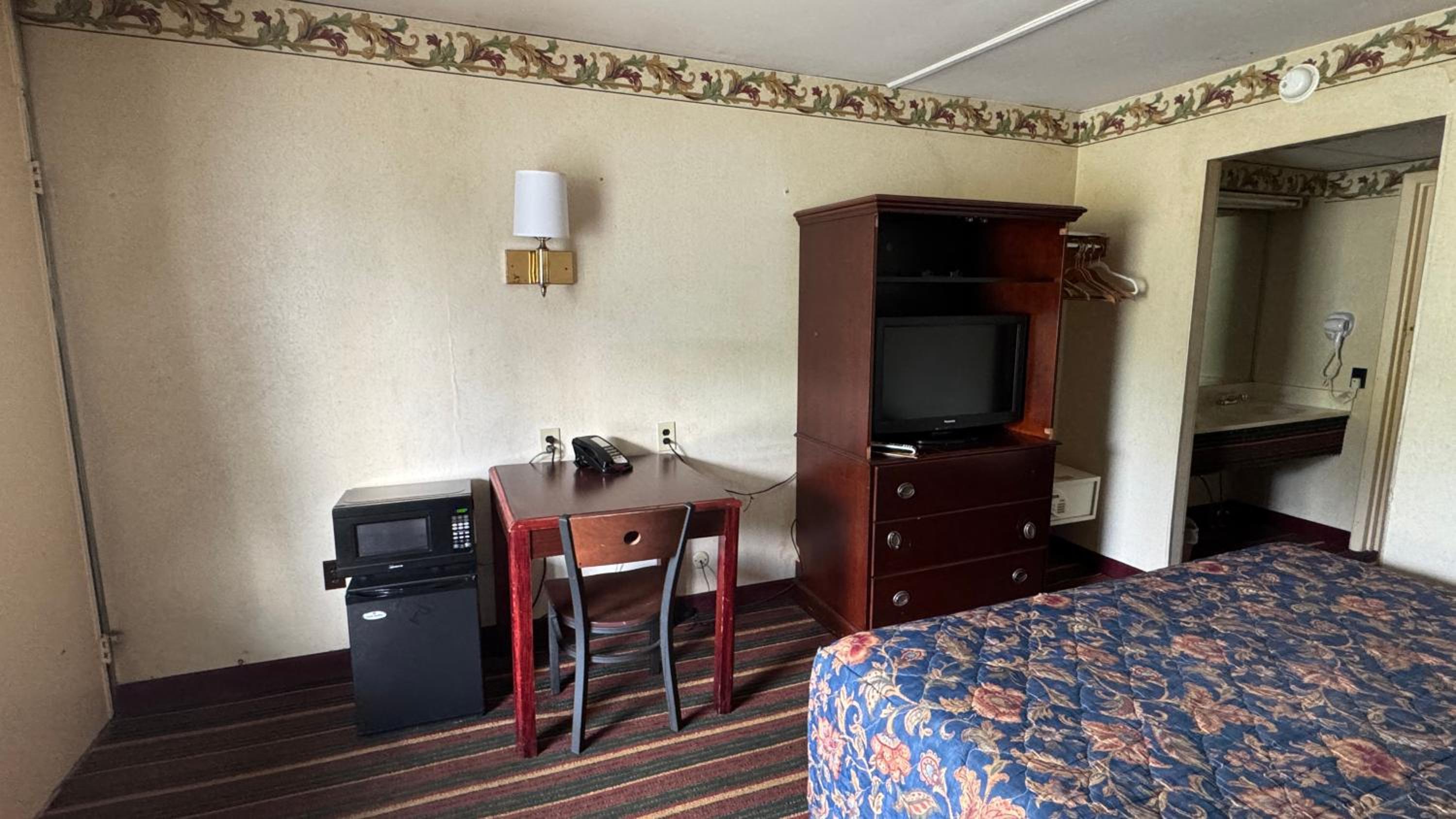 Rodeway Inn Dunmore - photo 15
