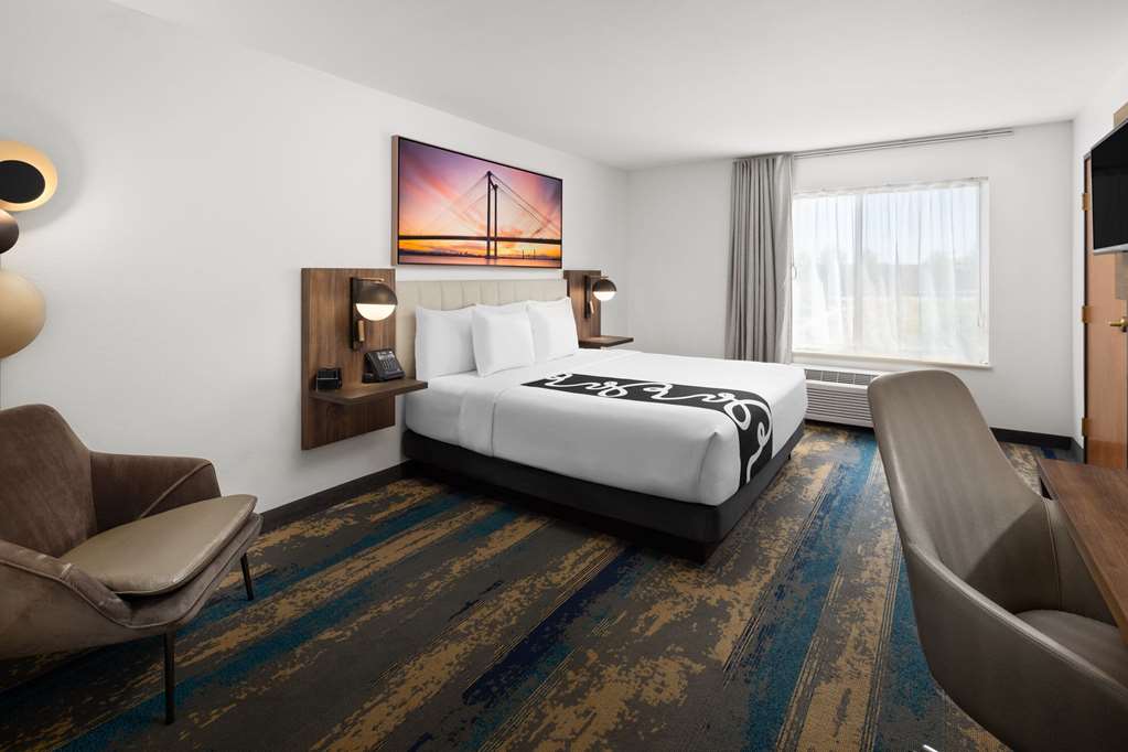 La Quinta Inn & Suites by Wyndham Kennewick - photo 50