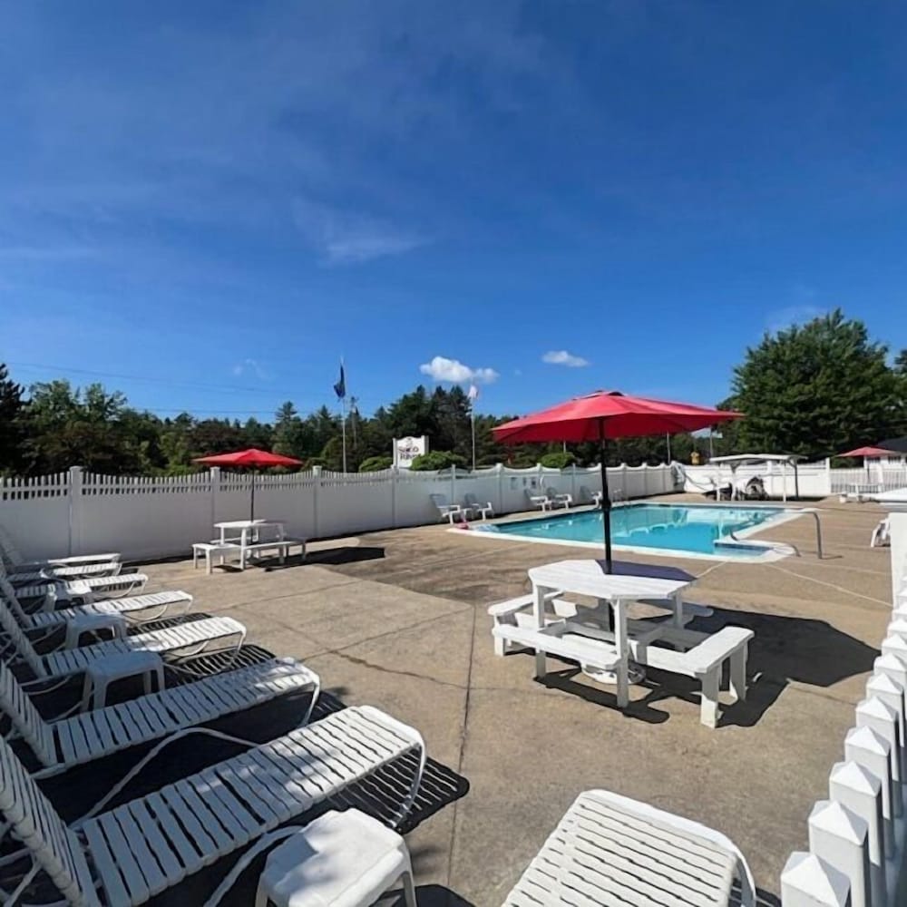 Saco River Motor Lodge & Suites - photo 18