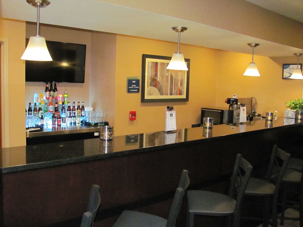 Cobblestone Inn & Suites Ambridge - photo 47