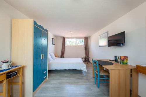 Sarl Chateau Arago - carbon neutral hotel in Unknown City
