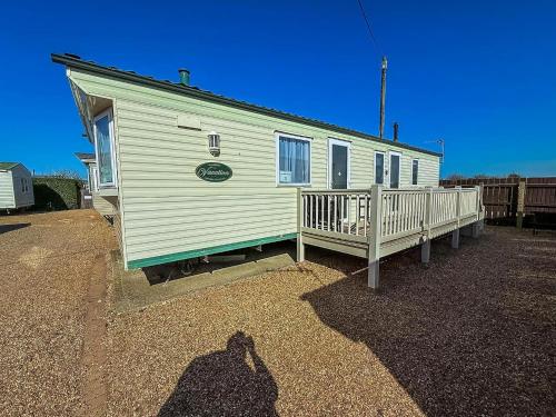 6 Berth Pet Friendly Static Caravan By Hunstanton Beach Ref 13011L — hotel in Hunstanton