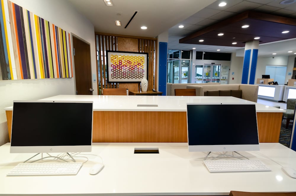 Holiday Inn Express & Suites Taylor by IHG - photo 20