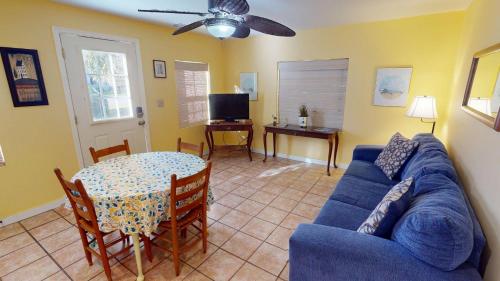 1312 A Miller Avenue by Tybee Beach Vacation Rentals — 4-Star Luxury Hotel in Tybee Island, United States
