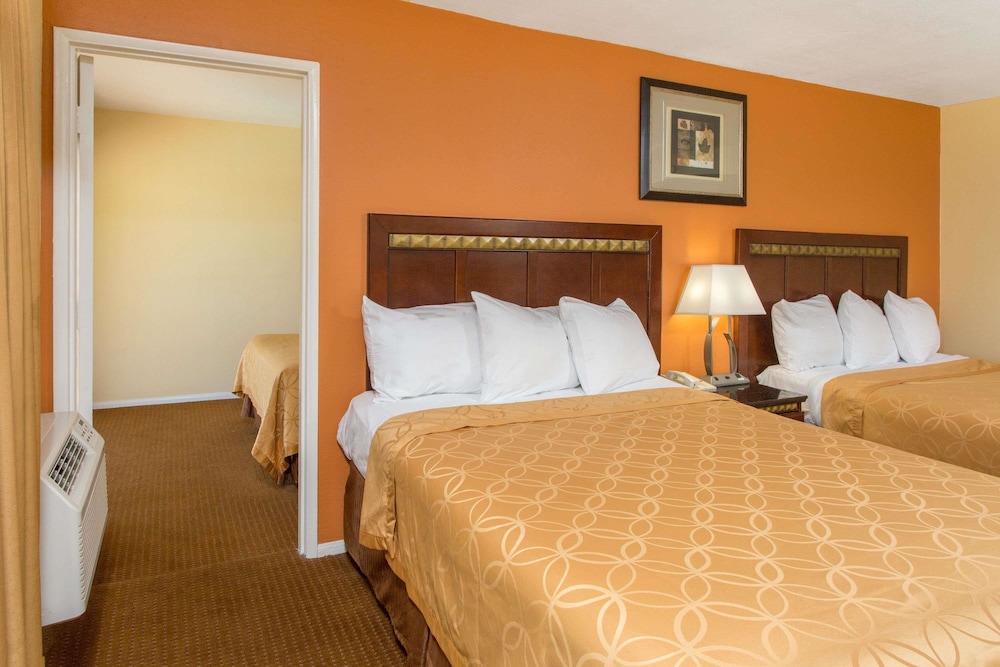 Days Inn by Wyndham Palm Springs - photo 14
