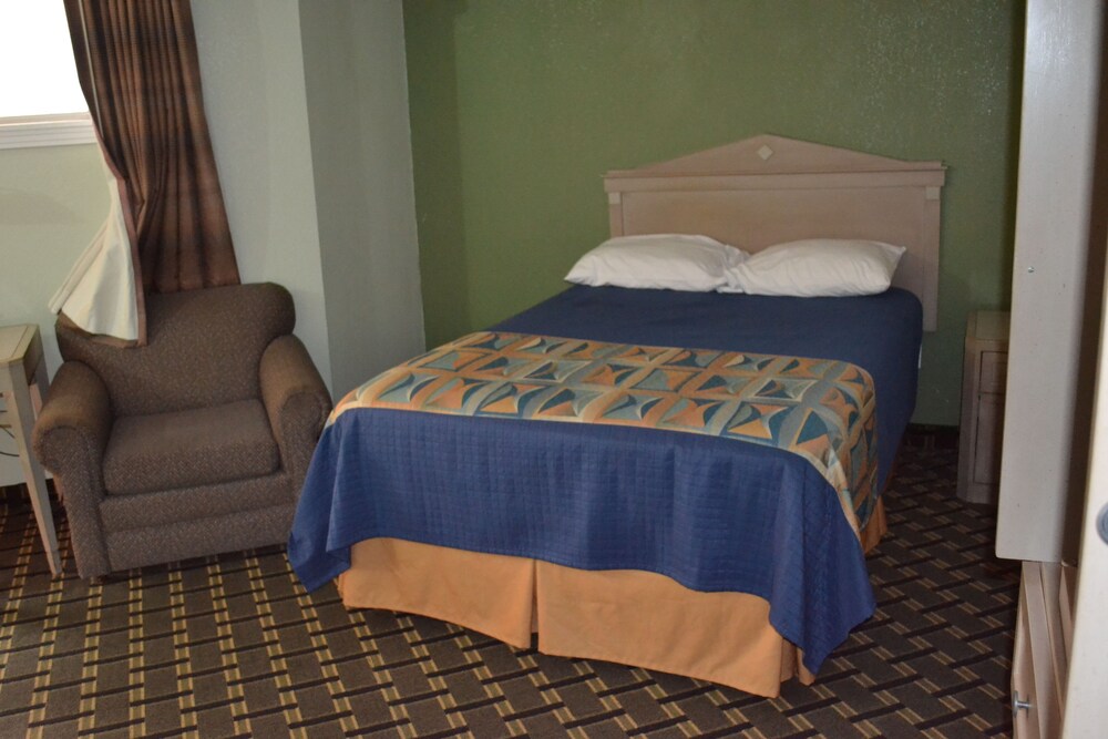 Lake Country Motel - photo 5