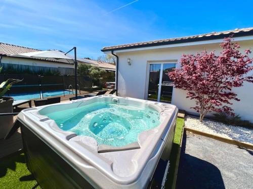 Spa Climatisation Piscine Chauffee Petanque Et Calme Au Bassin D Arcachon — Le Teich