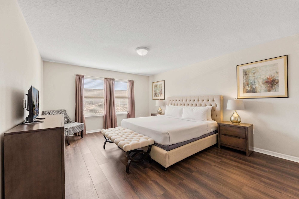 Beautiful Townhome With Splash Pool and Game Room - photo 30