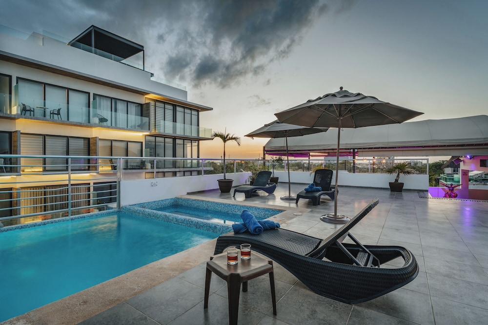 Rooftop pool