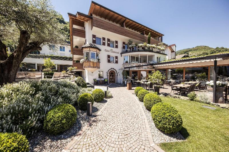 Boutique Hotel Zum Rosenbaum — hotel in Nalles