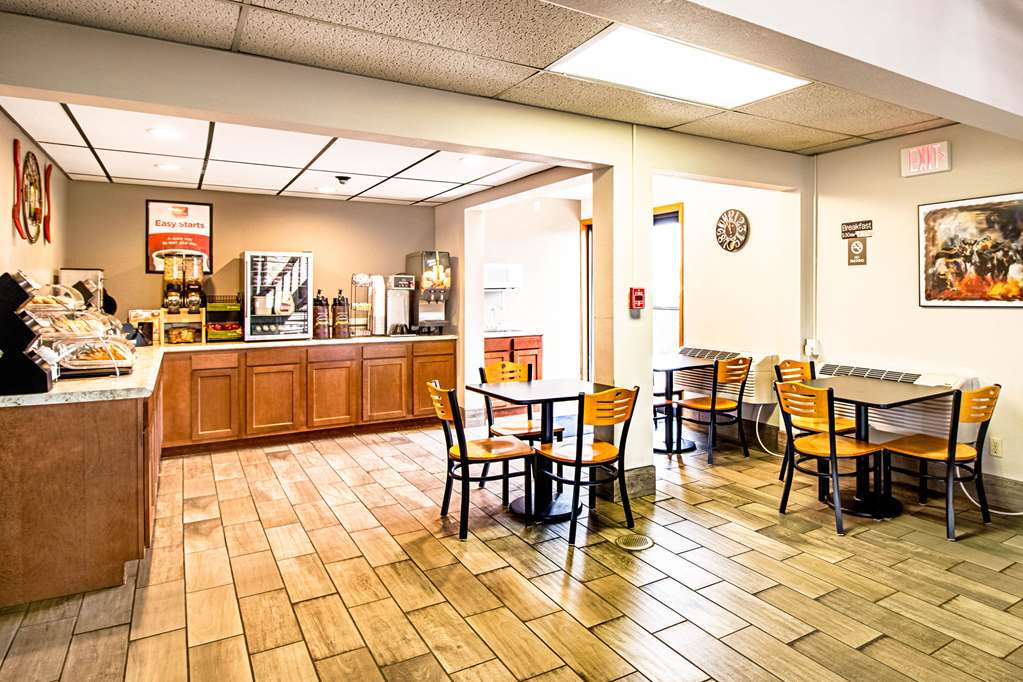 Econo Lodge Watertown - photo 26