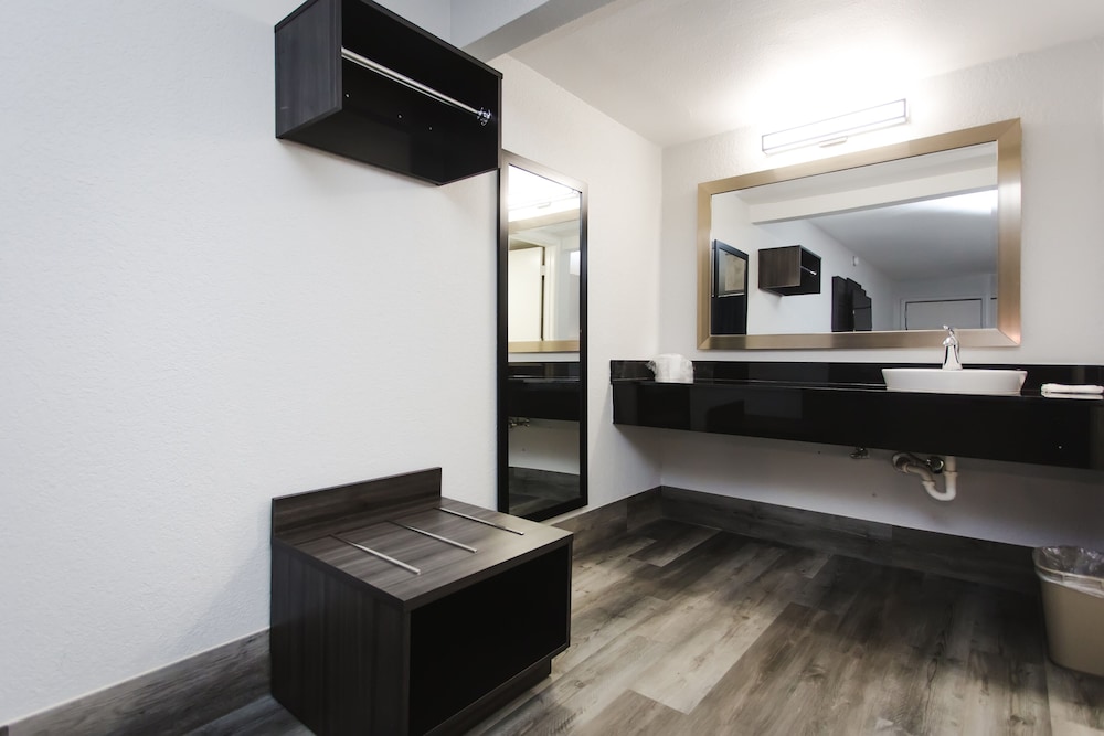 Studio 6 Houston TX Medical Center NRG Stadium - photo 20