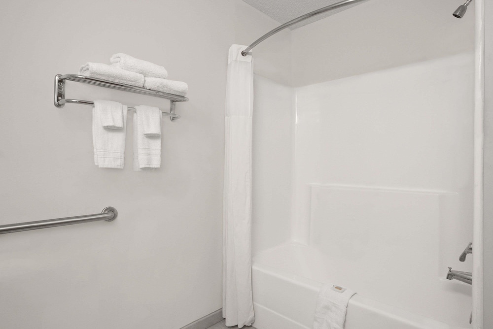 Days Inn by Wyndham Greensboro NC - photo 10