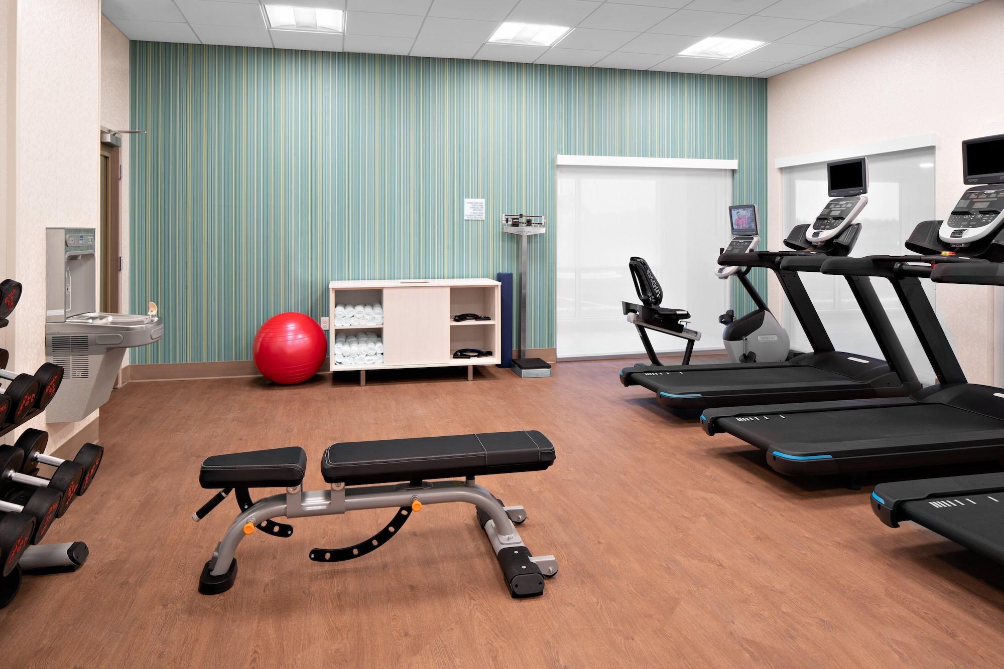 Holiday Inn Express & Suites Elkhorn Lake Geneva Area by IHG - photo 8