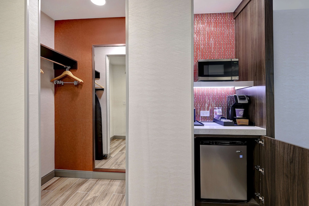 Hilton Garden Inn Cedar Rapids - photo 25