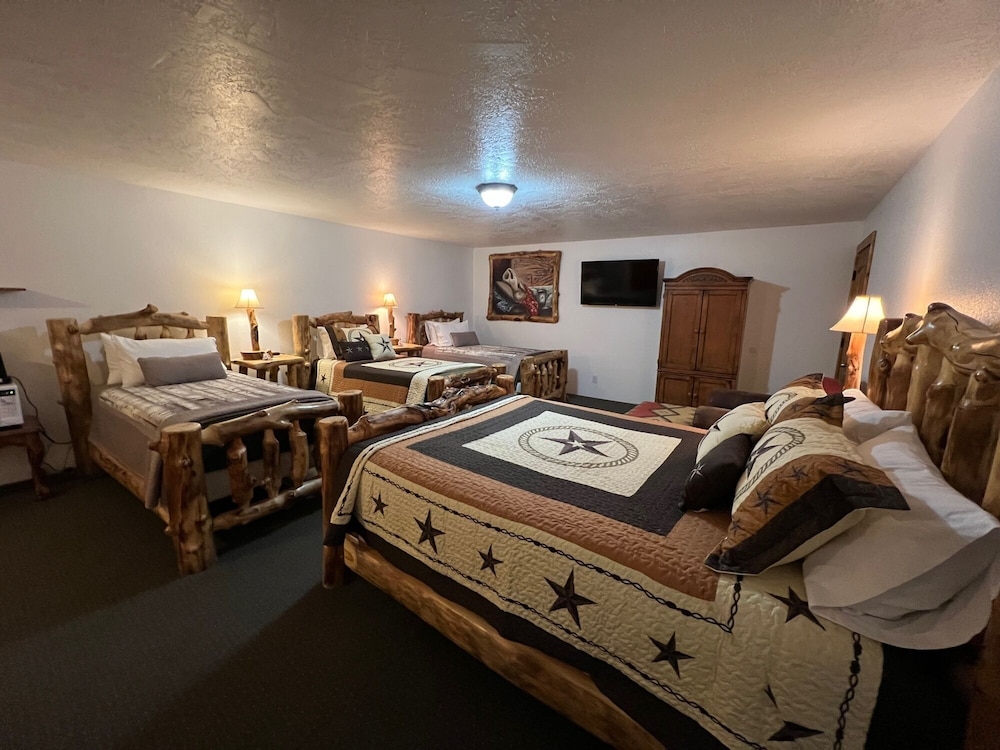 The Snuggle Inn - photo 39