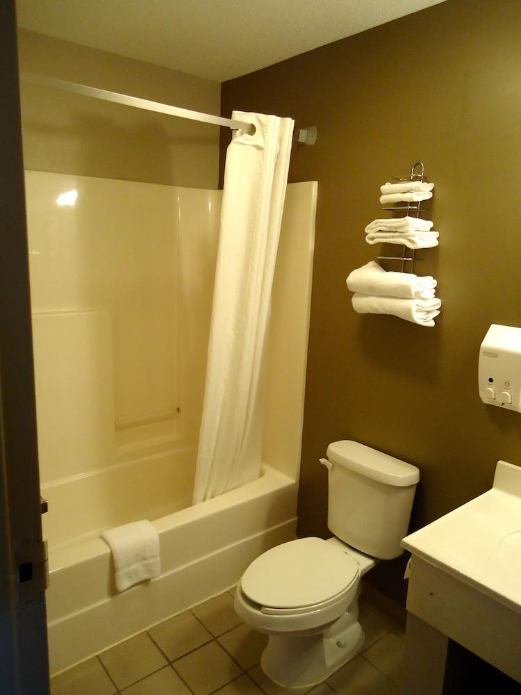 Super 8 by Wyndham Niagara Falls NY - photo 36