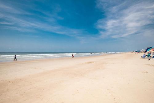 Absolute Beach by Oak Island Accommodations - photo 44