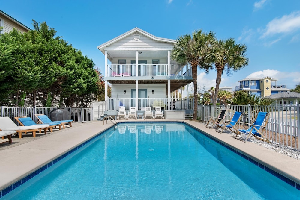 A VIP Hideaway old in Destin, United States