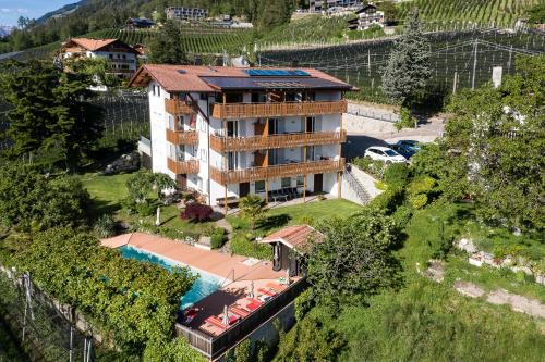 Haus Artus — 4-Star Luxury Hotel in Scena, Italy