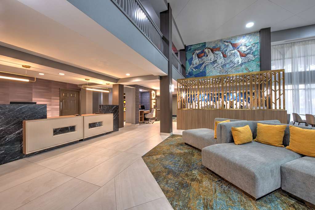 La Quinta Inn & Suites by Wyndham Dallas DFW Airport North - photo 12
