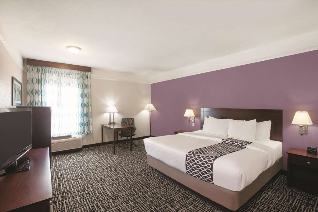 La Quinta Inn & Suites by Wyndham Mansfield TX - photo 15