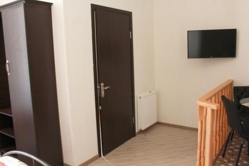 Guest House on Gia Abesadze Street