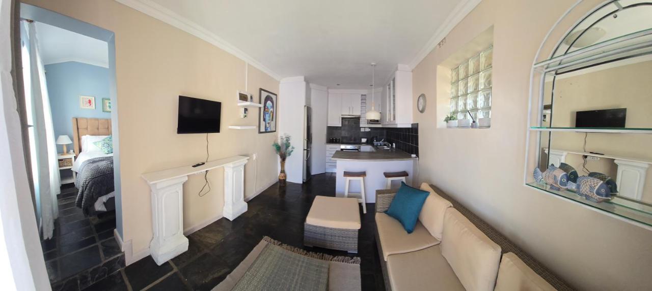 4 Linde Cres Apartment