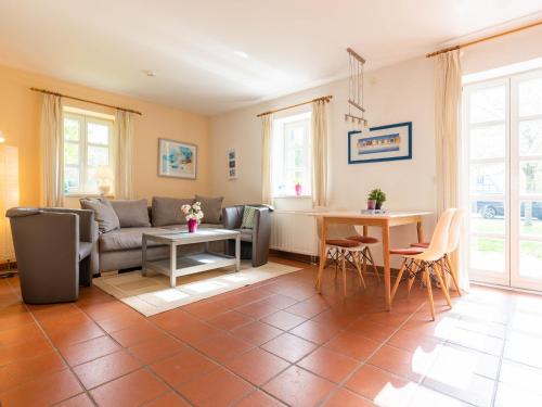Feriendorf Rugana Klassik Appartement mit 1 Schlafzimmern und Terrasse C33 — 4-Star Luxury Hotel in Dranske, Germany