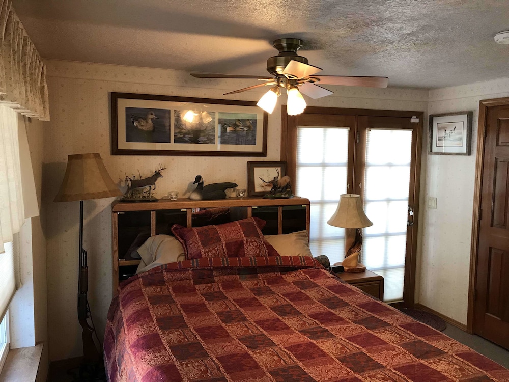 The Last Resort Lodge - photo 5
