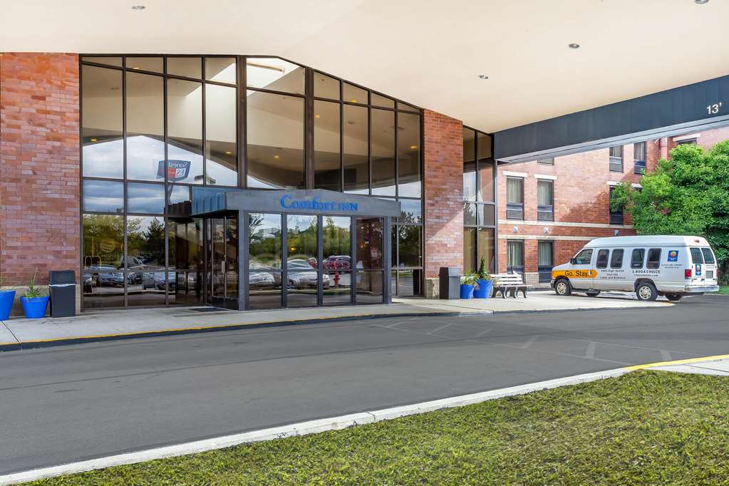 Comfort Inn Cleveland Airport - photo 3