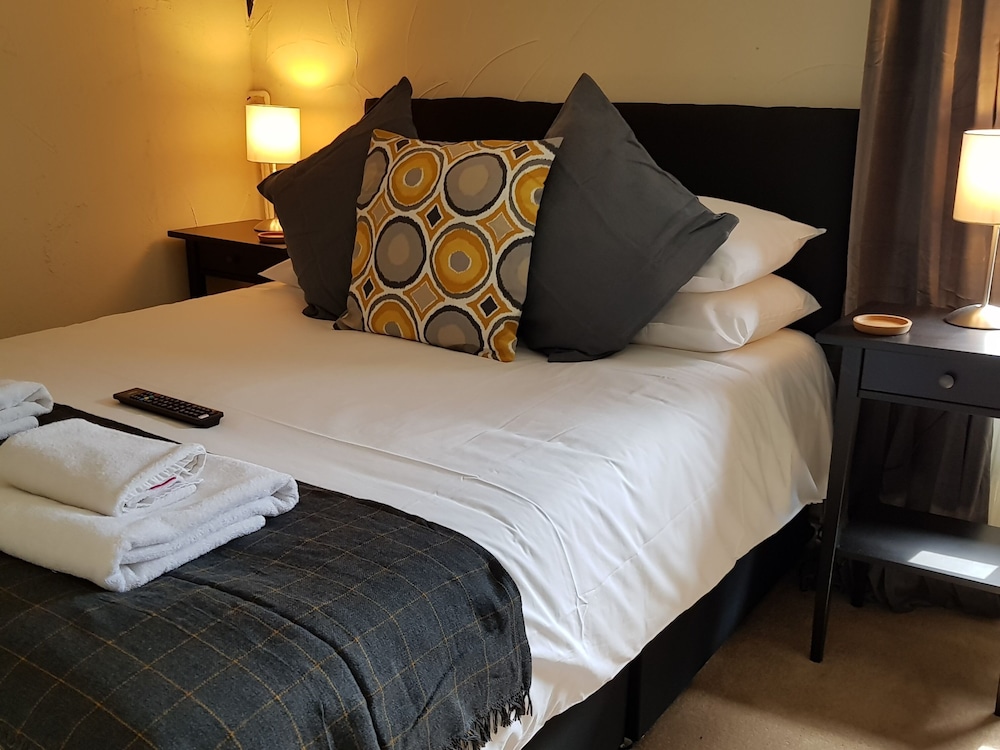 The Crown Inn - carbon neutral hotel in Rhayader