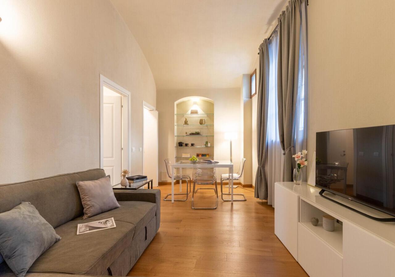 Suite Near River Relax And Design Behind the Tower in Pisa, Italy