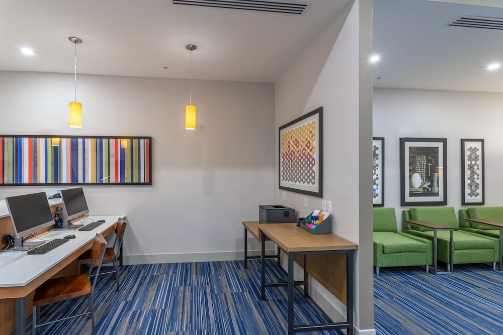 Holiday Inn Express & Suites Columbus Worthington by IHG - photo 21