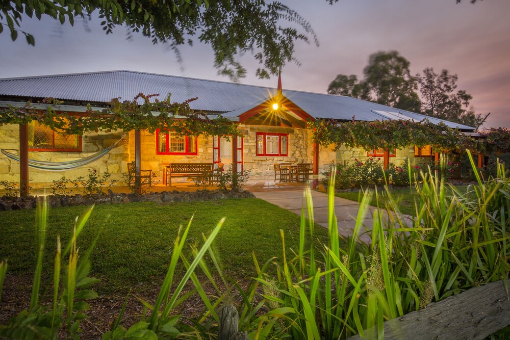 Monkey Place Country House — 4-Star Luxury Hotel in Cessnock, Australia