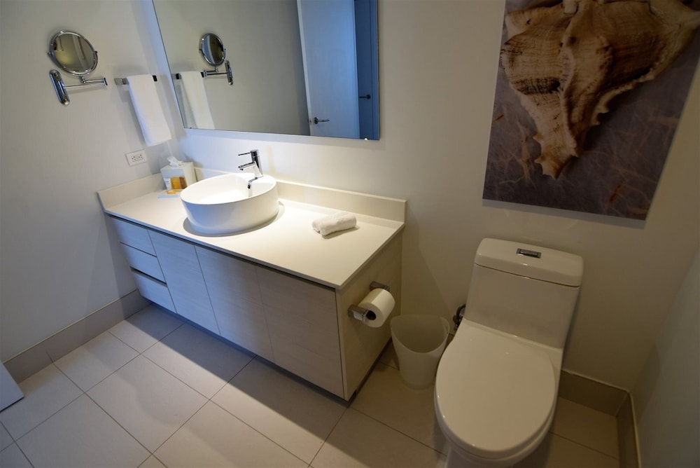 Stuning Ocean View 3 Bed 3 Bath Across The Beach @ Beachwalk - photo 22