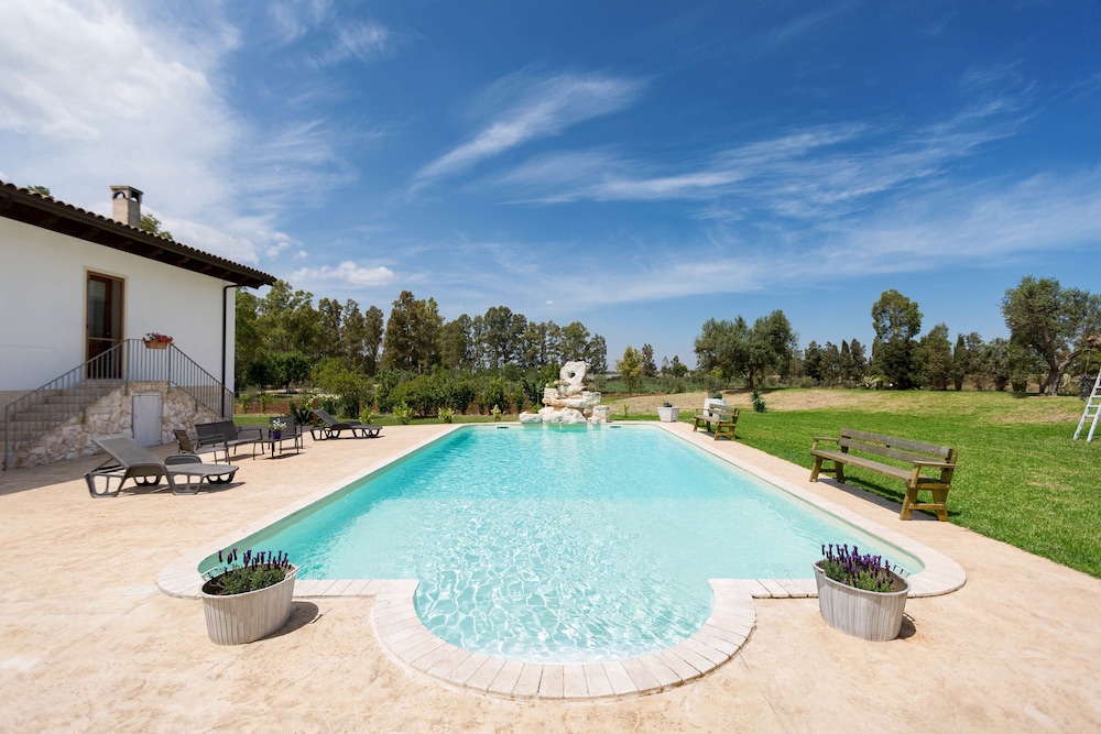 Villa Pizzi — 4-Star Luxury Hotel in San Donaci, Italy