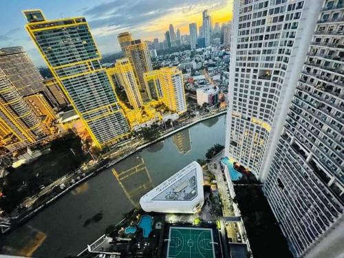 Aveline Suites Cozy Skyline View ACQUA Private Residences near Rockwell Makati — 4-Star Luxury Hotel in Manila, Philippines