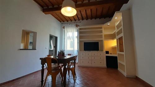 Livornine Appartamento rustico con posto auto in Livorno, Italy