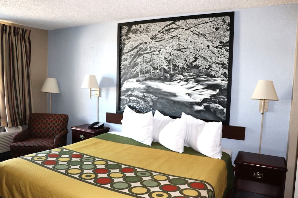 Super 8 by Wyndham Clarksville East - photo 15