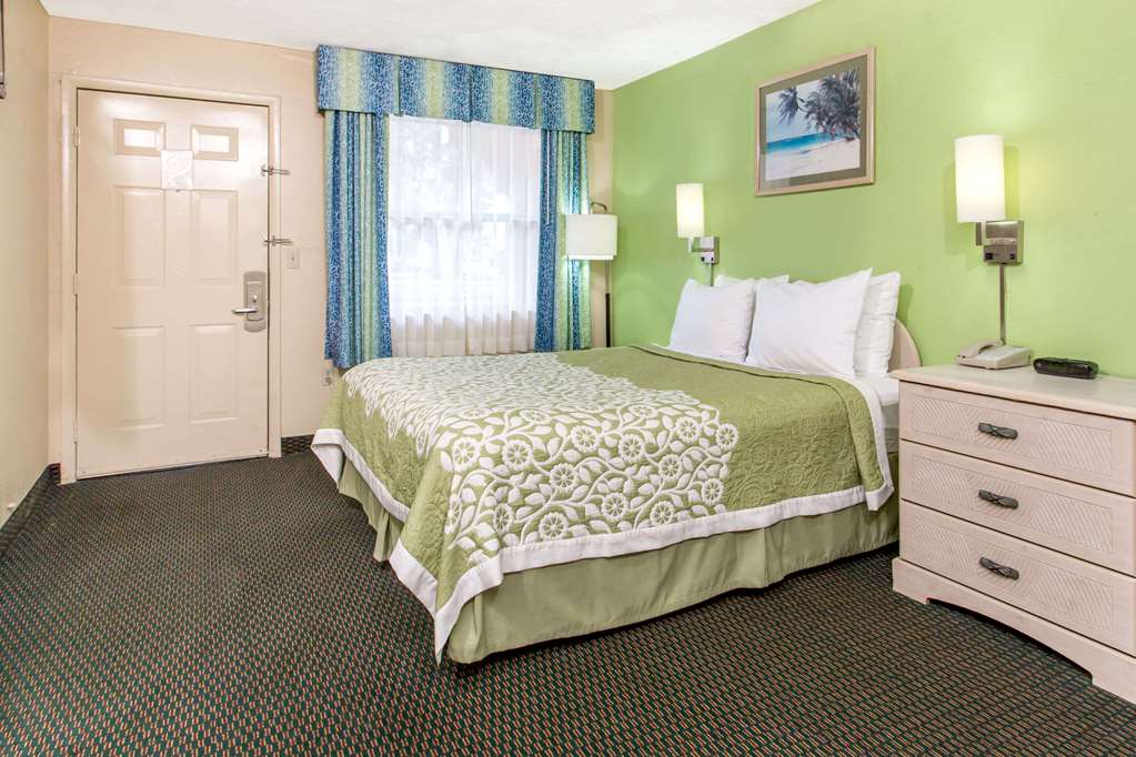 Days Inn by Wyndham Bradenton I 75 - photo 13