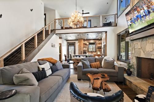Dark Horse Lodge — 4-Star Luxury Hotel in Banner Elk, United States