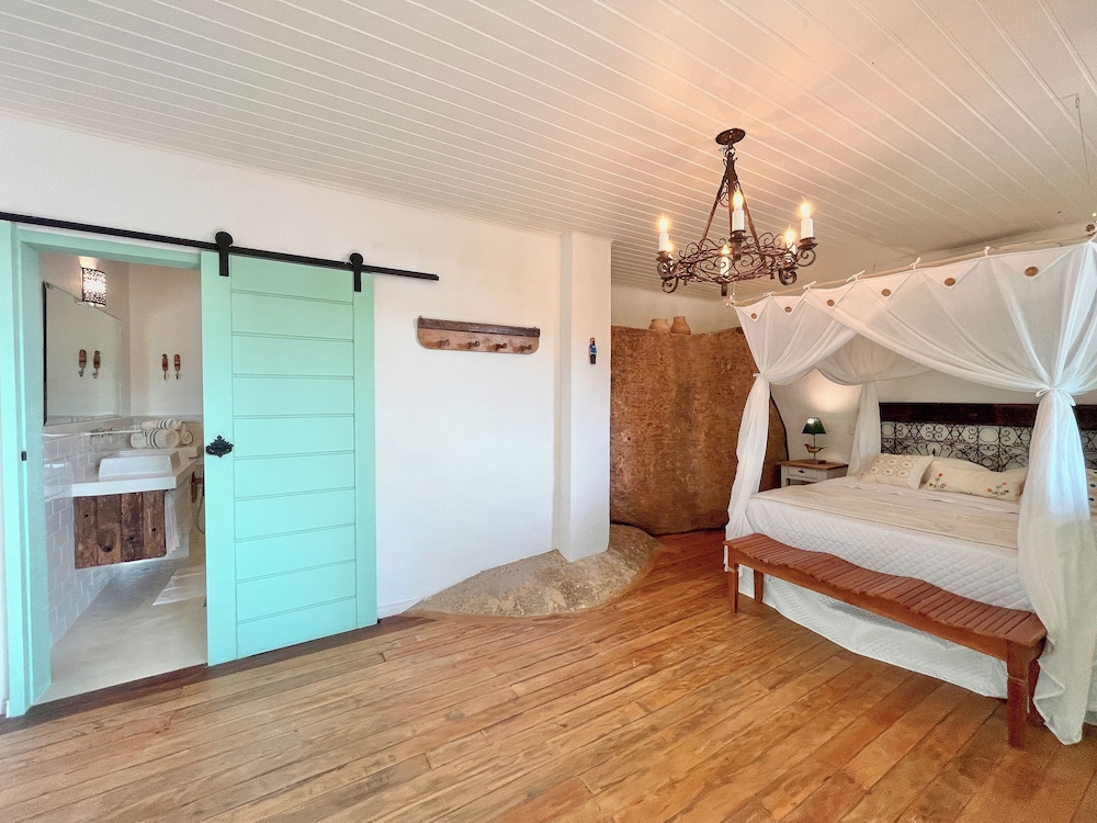 Blow Show Casa III Guest House — 4-Star Luxury Hotel in Ilhabela, Brasil
