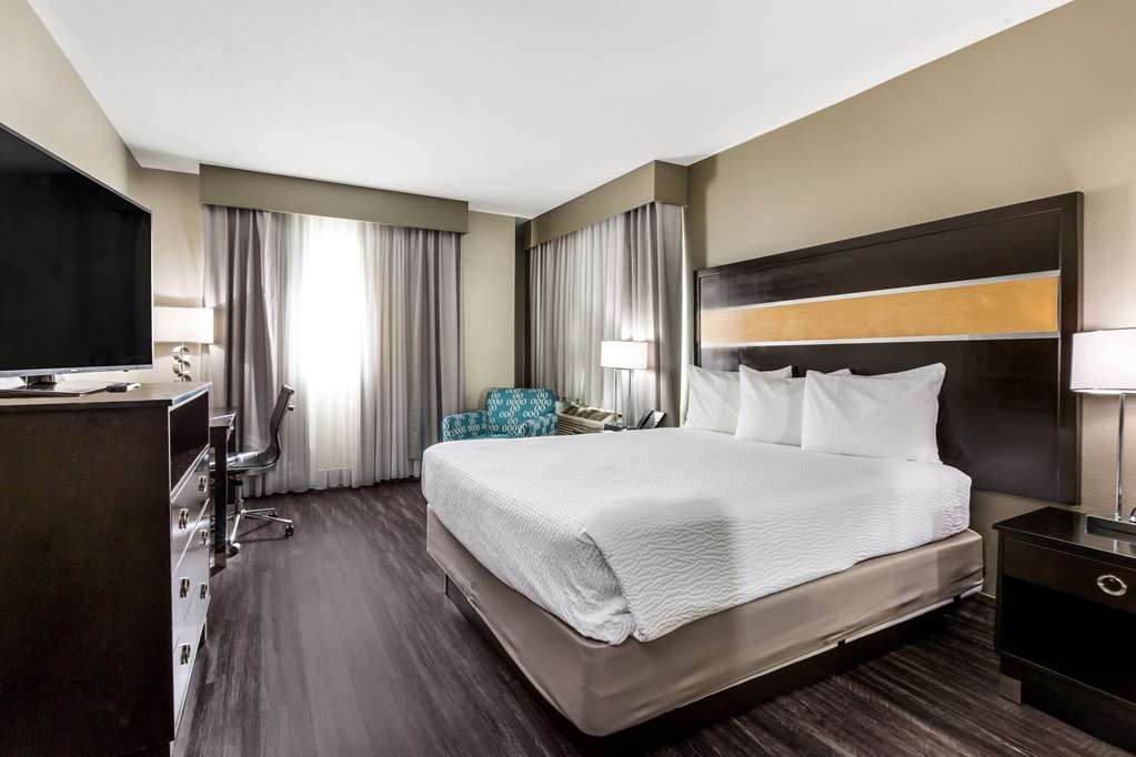 La Quinta Inn & Suites by Wyndham San Diego Mission Bay - photo 16