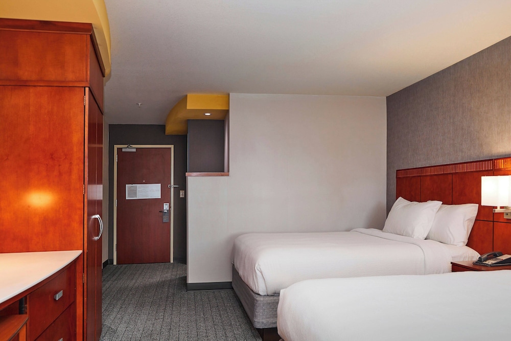 Courtyard by Marriott Medford Airport - photo 13