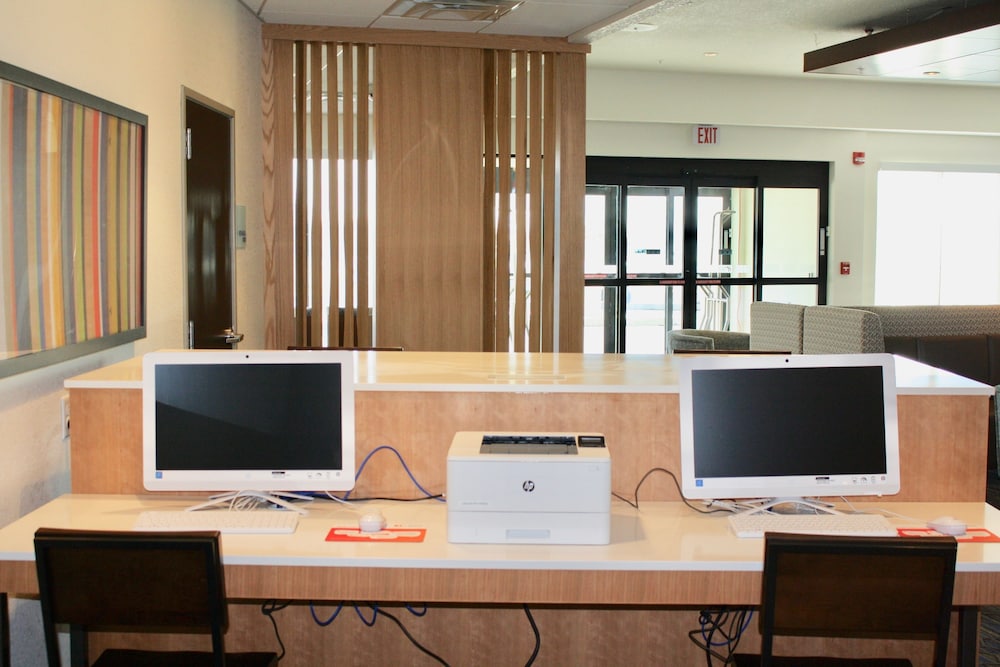 Holiday Inn Express & Suites Kirksville University Area by IHG - photo 10