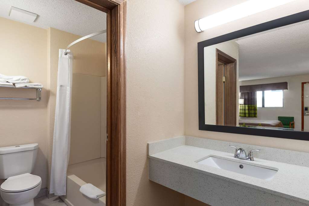 Super 8 by Wyndham Fort Mitchell Cincinnati Area - photo 25
